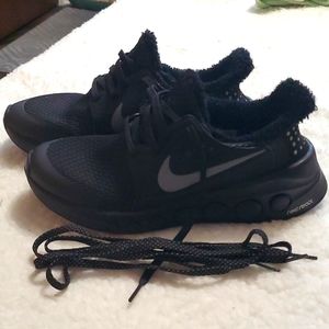 Black Nike Cruzrone sz 5.5 w/Xtra set o/Shoestrings